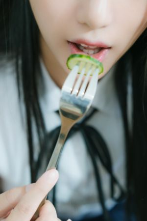 两个人日本的视频全免费_4K韩国电影在线观看